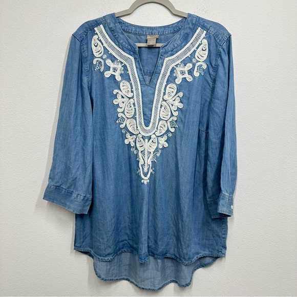 Chico's Chambray Lyocell V Neck Popover Blouse Longline 3/4 Sleeve Lace Applique - Picture 1 of 5
